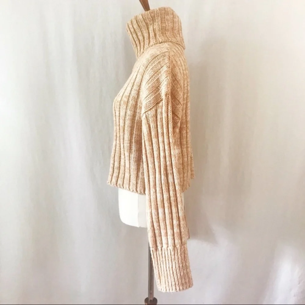 Urban Outfitters Cropped Turtleneck Sweater Women’s Small Tan White Chunky Knit